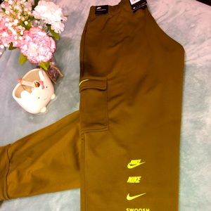 Women's Nike pants size M.
